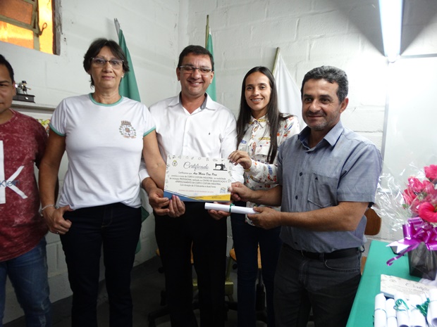 Formatura dos alunos do Centro de Qualificação e Aperfeiçoamento em Corte e Costura Industrial de Rosário da Limeira (1).JPG