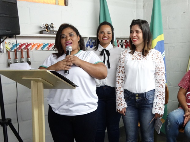 Prefeitura Municipal promove solenidade de formatura dos alunos do Centro de Qualificação e Aperfeiçoamento em Corte e Costura Industrial de Ros[14].JPG